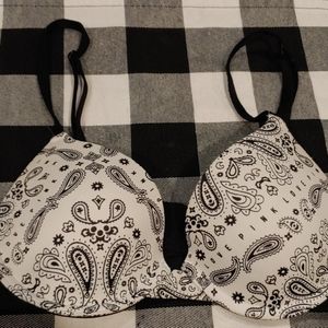 PINK Victoria's Secret Black and White Paisley T-Shirt Bra